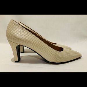 Stuart Weitzman 8 Beige Neutral Pump Shoe Heels